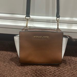 Michael kors crossbody bag